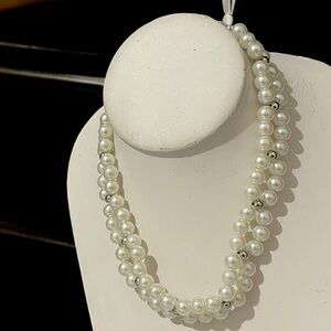 Classic Beauty: Adjustable Faux Pearl Necklace for Every Occasion